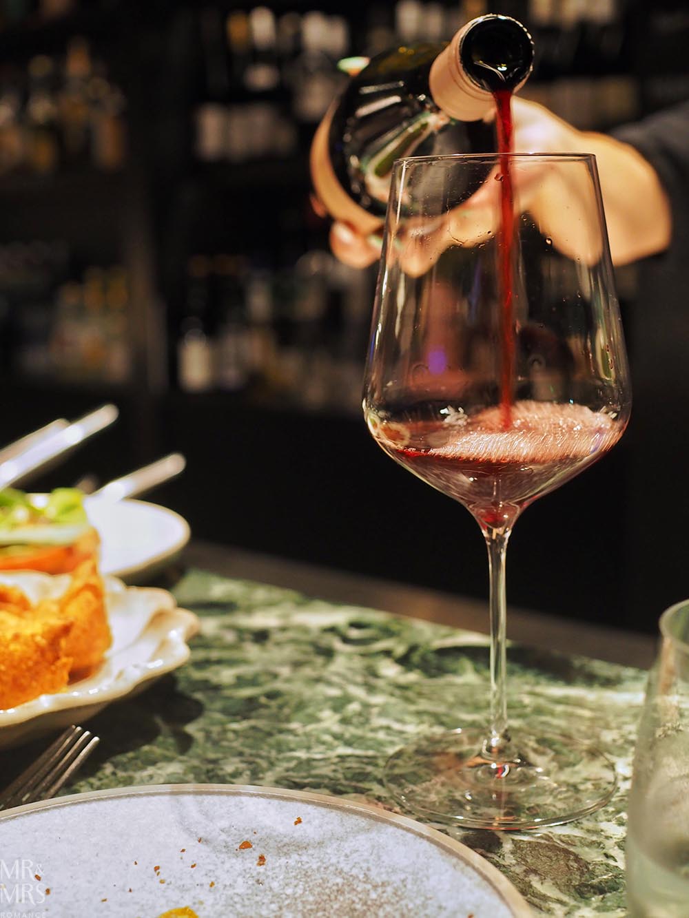 Essa Restaurant, Brisbane - pouring wine