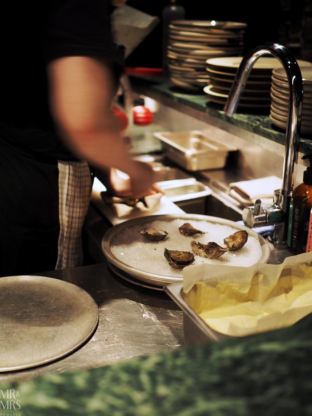 Essa Restaurant, Brisbane - shucking and plating oysters